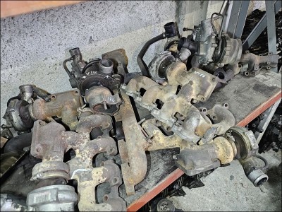 V184 Transit çıkma egzoz manifold